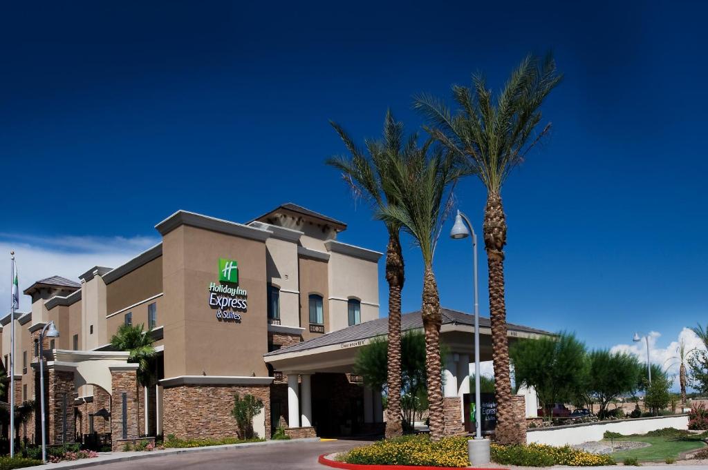 Holiday Inn Express & Suites Phoenix Glendale Dist, an IHG Hotel